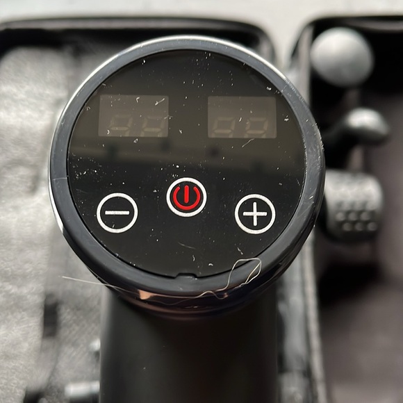 Toloco Massage Gun black with 10 attachments, portable case and user manual - Picture 6 of 9